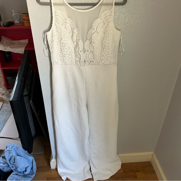 GORGEOUS white jumpsuit - Picture 3 of 3